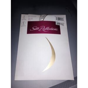 Women's New White Hanes Silk Reflections Silky Stockings Style 728 Size 2